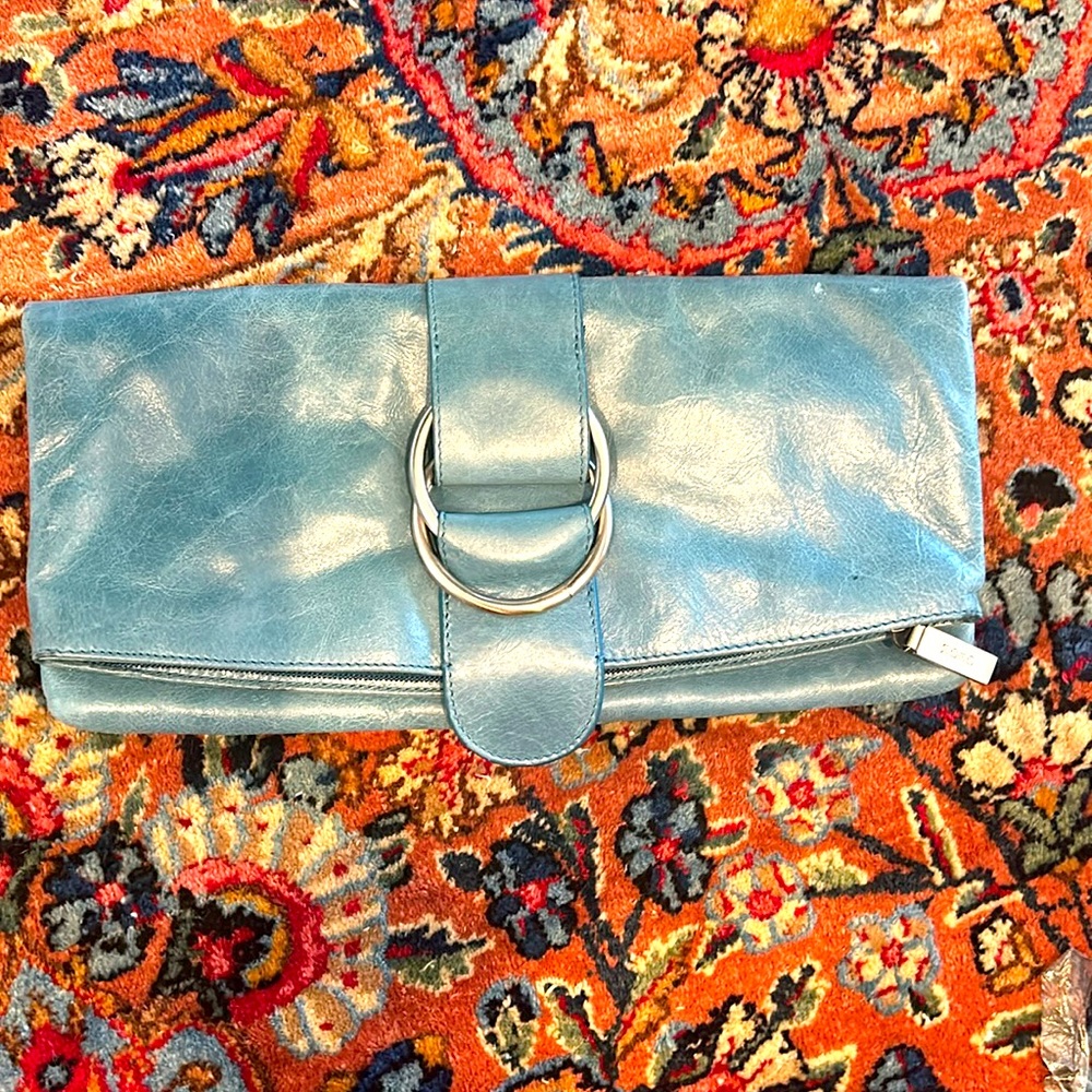 Hobo clutch. Good leather quality.